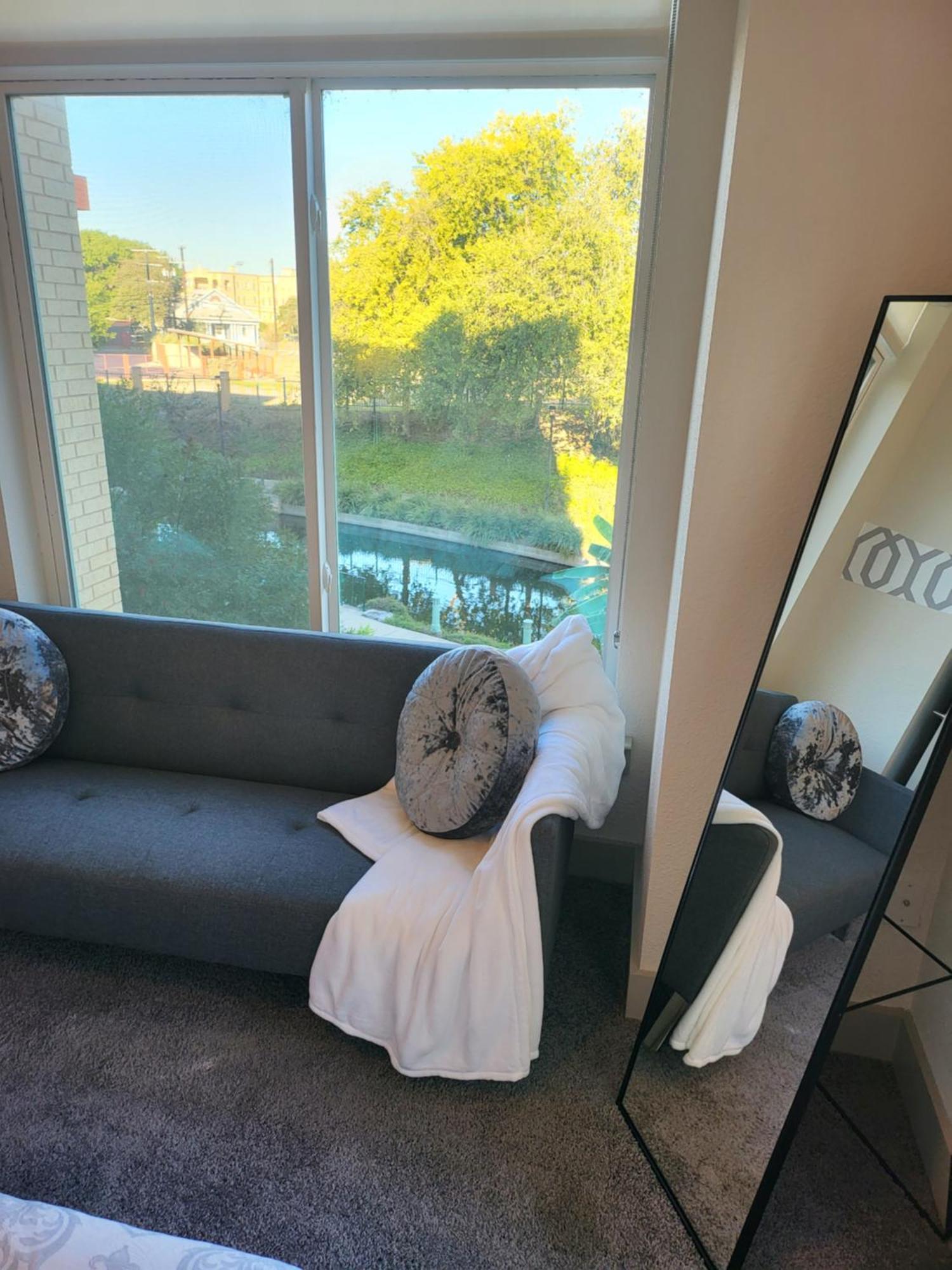 Apartamento Luxury Facing Riverwalk Free Parking Pet Friendly Centrally Located San Antonio